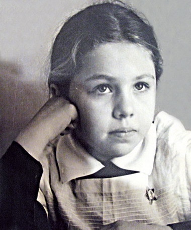 Елена Папанова